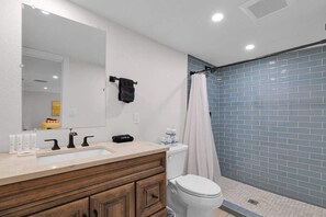 Bedroom 8 En Suite. 