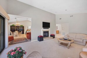 HOak2121 LIving space