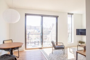 Dining table/workspace