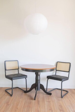 Dining table/workspace