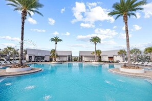 Zero Entry pool - less than 5 min away!