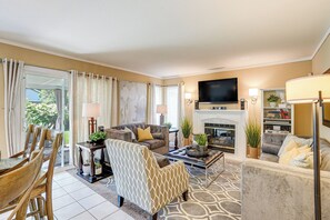 Family Room | 1st Floor | Fireplace | Smart TV | Open Floor Plan