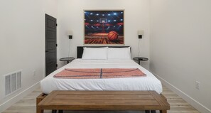 Sports Suite - Basement Level: Bedroom 3 w/ king bed and ensuite bathroom