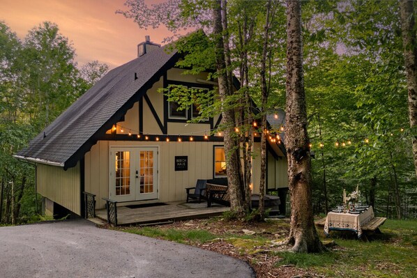 Welcome to Beech Haus!  Part of the first wave of homes built for Beech Mountain Resort back in the 1970’s, Beech Haus brings all the charm of an older home, refreshed to provide a more modern experience to guests.