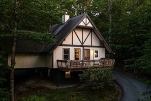 Situated on a hill among the trees, Beech Haus gives you the serene vibes of being in the middle of the woods while being ~1mile to all that Beech Mountain Resort has to offer!