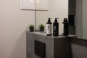 Bathroom amenities