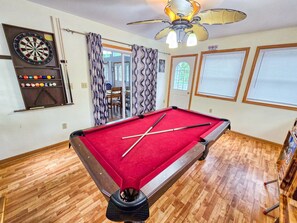 Pool table | Game room | Arrowhead Lake, Pocono rental | VR Pocono