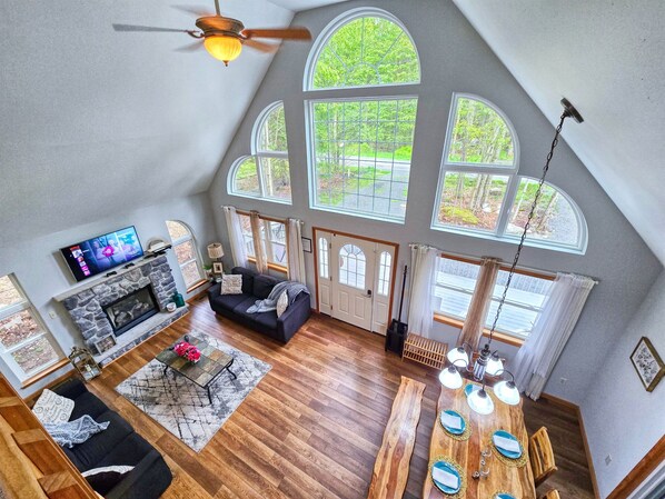 Arrowhead Lake rental - living room - Serhii Vacation Rentals | VR Pocono