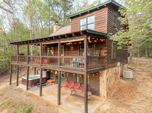 3-storey log cabin nestled in the Blue Ridge mountains
