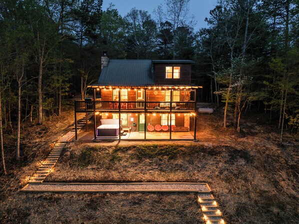 Experience a vacation in a log cabin in the Blue Ridge mountains
