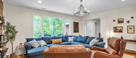 Home Decor, Furniture, Indoors, Living Room, Couch