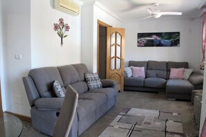 Spacious living room for five
