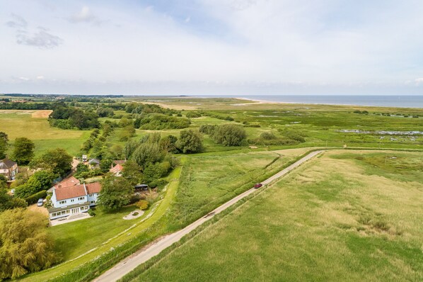 Saltingsgarth, Brancaster: Head out of the door and take a short stroll onto Brancaster beach!