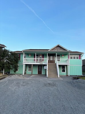 Newly constructed downstairs 3 bed/3 bath, living room addition.