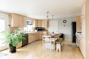 This beautiful, fully-equipped kitchen makes cooking while on vacation a breeze!