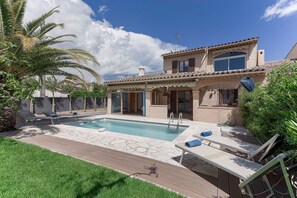Building Exterior, Outdoor, Pool