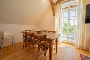 Gutshof Liepe - Ferienwohnung im 1. Obergeschoss - Essbereich