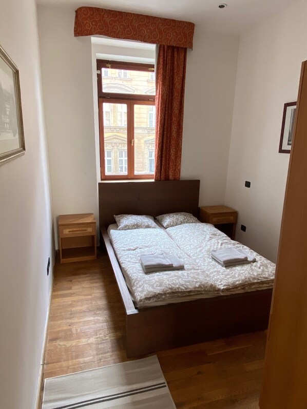 Bedroom with double bed