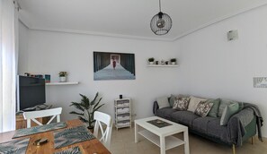 Open plan lounge/dining