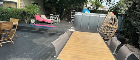 屋外ダイニングエリア