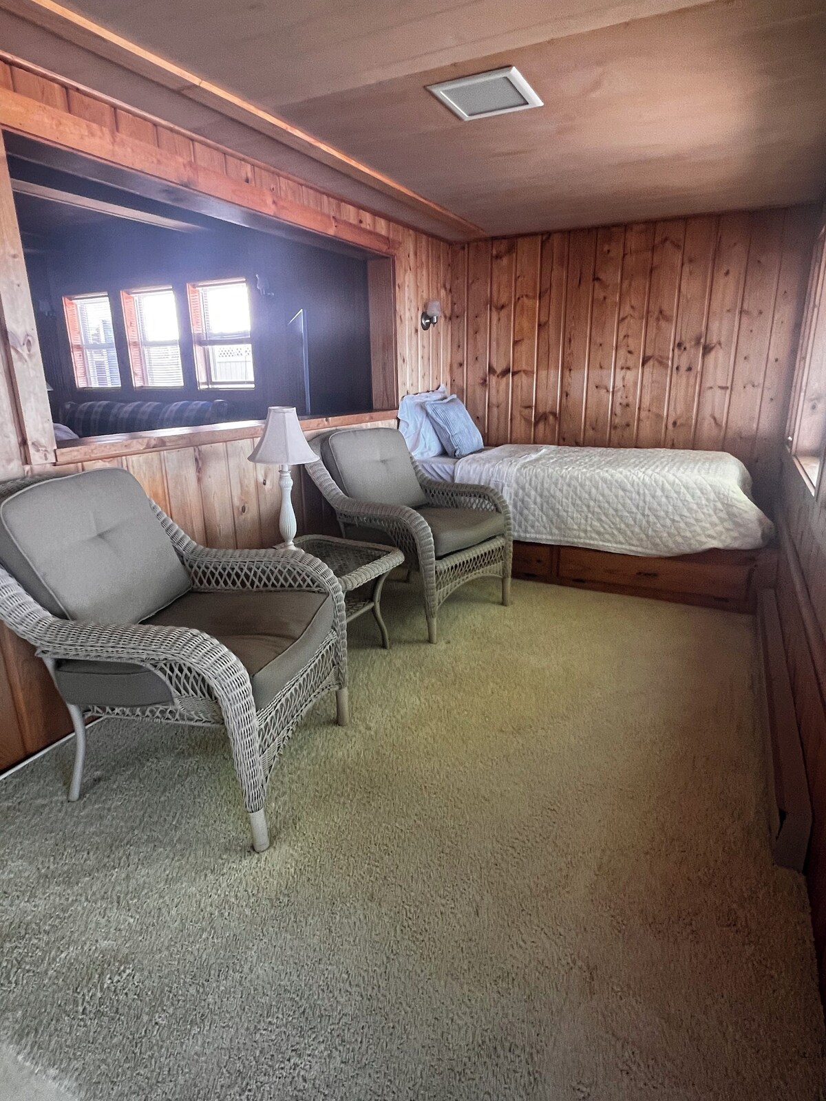 Cozy Lakefront Cottage in Beautiful Northern Michigan. Perfect Family Vacation