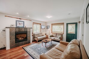 Home Decor, Fireplace, Indoors, Furniture, Living Room