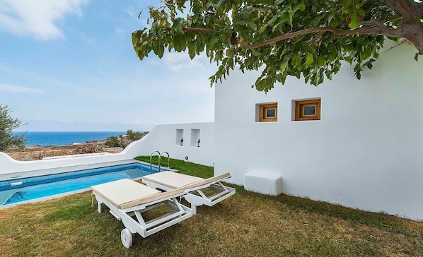 Exquisite Santorini Villa | Villa Desire | Private Plunge Pool & Stunning Sea Views | 500m From Beach | Vourvoulos