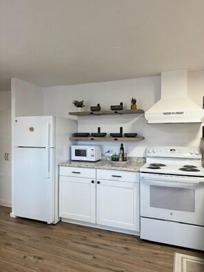 Full kitchen for all your cooking needs 