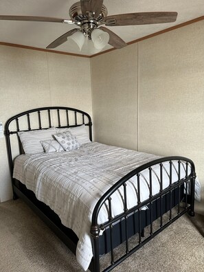 Queen Bedroom (1)
