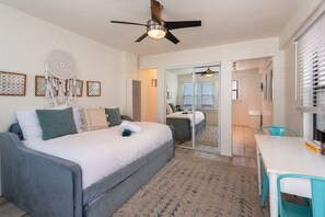 Venice Beach Bliss: 1BR Apartment
