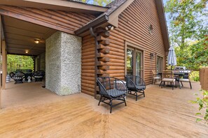 Great Entertaining Deck!