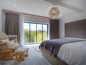 Superking size bed or single twin bed option