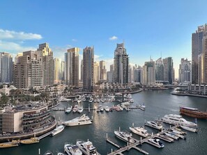 Spectacular Marina View: Bask in stunning vistas of yachts and skyline from your balcony!