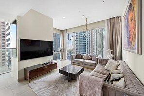 Living Room: Stunning skyline views and chic decor make this space perfect for relaxation and fun!