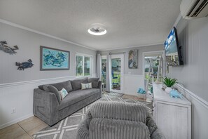 Family Room (2)