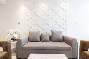 Magnificent Homes | Luxurious 3BR | Burj Khalifa View.jpeg