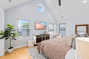 Main Bedroom (King)