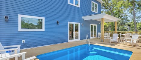 Exterior - Back / Pool Deck
