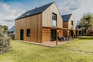 Außenseite Ferienhaus [Sommer]
