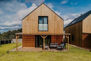 Außenseite Ferienhaus [Sommer]