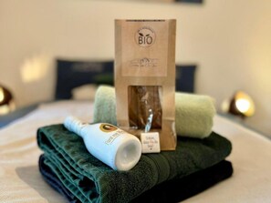 Bathroom amenities