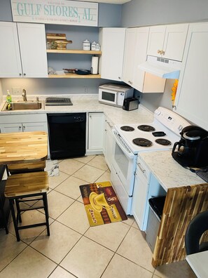 Fully equipped kitchen with dual drip/Kuerig coffee maker.