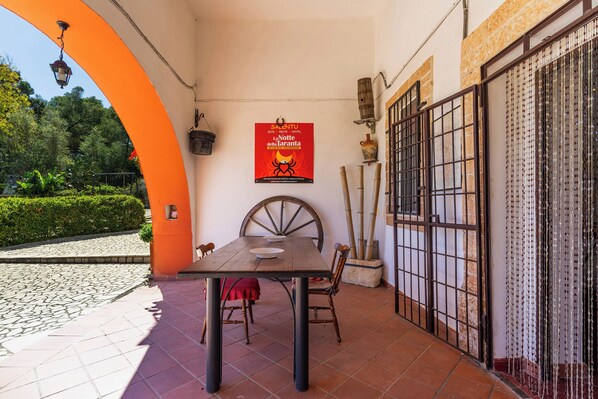 Outdoor dining