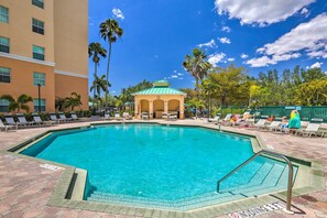 Harbor Towers at Burnt Store Marina Amenities | Outdoor Pool | Hot Tub