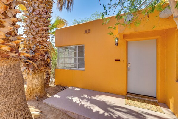 Phoenix Vacation Rental | 1BR | 1BA | 625 Sq Ft | 2 Steps to Enter