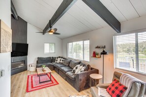 TV Room | 2nd Floor