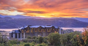 Grand Hyatt - Lake View