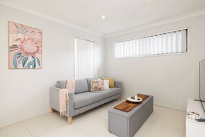 Private Living Room (2)