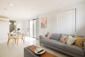 Private Living Room (1)