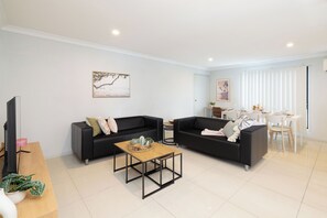 Private Living Room (2)